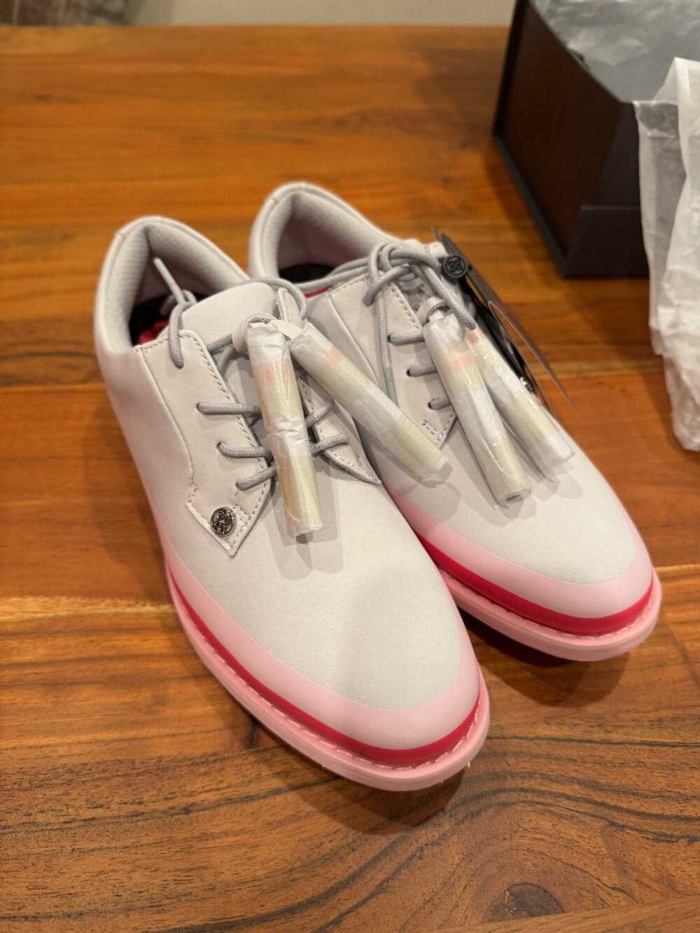 NIB Women’s GFore Golf Shoe, Tuxedo size 6 Pink